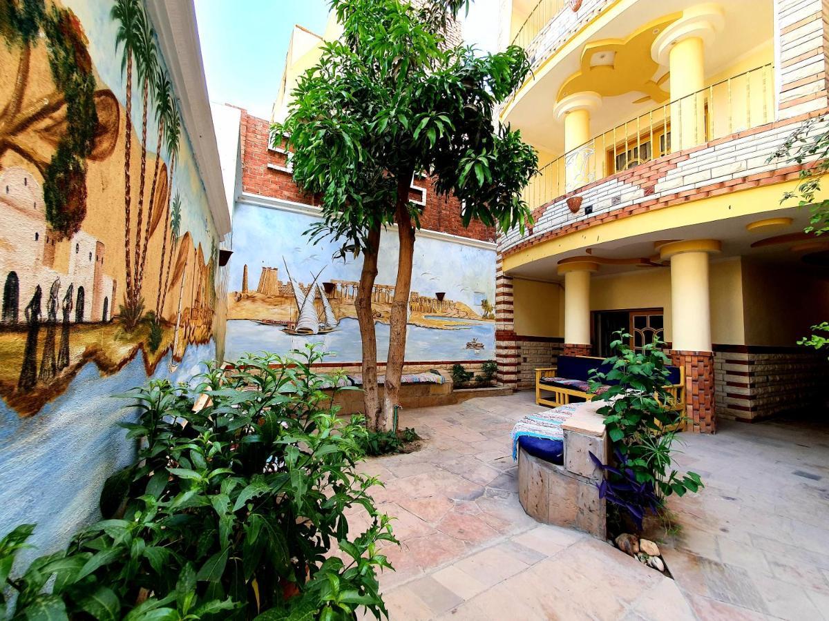 Spring Hotel Luksor Exterior foto