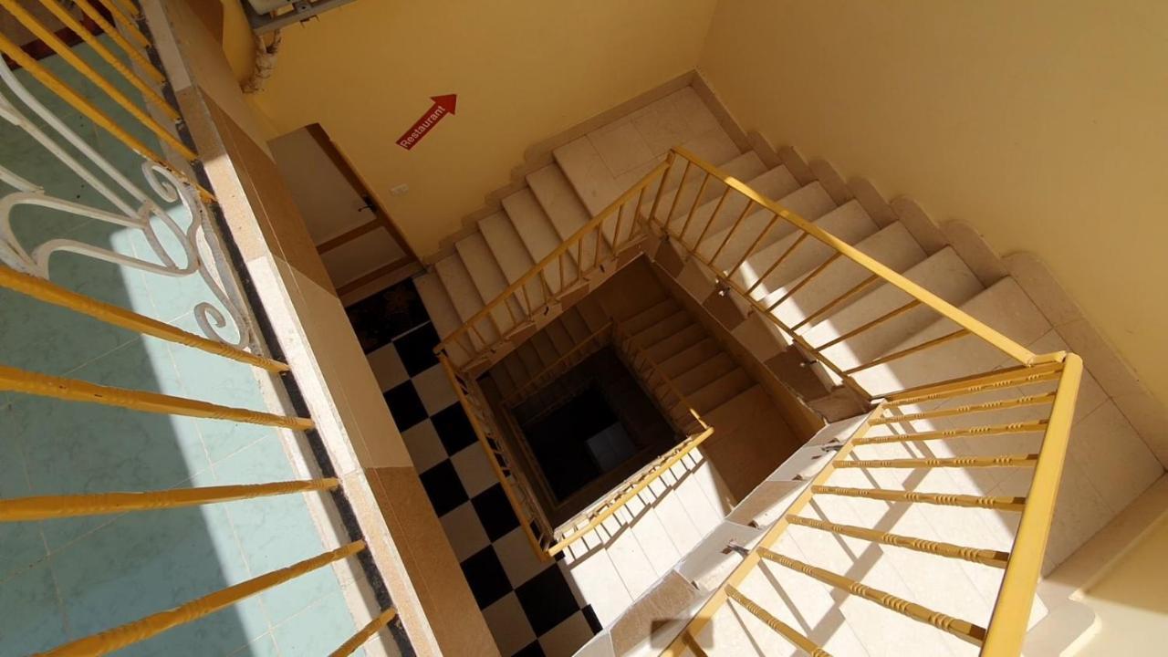 Spring Hotel Luksor Exterior foto