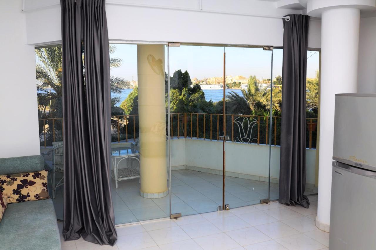 Spring Hotel Luksor Exterior foto