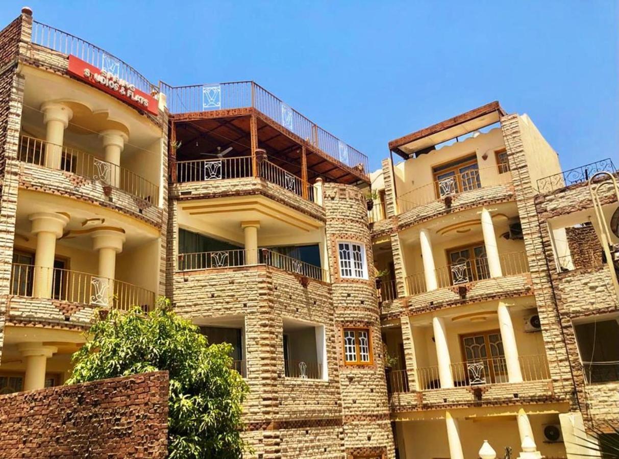 Spring Hotel Luksor Exterior foto