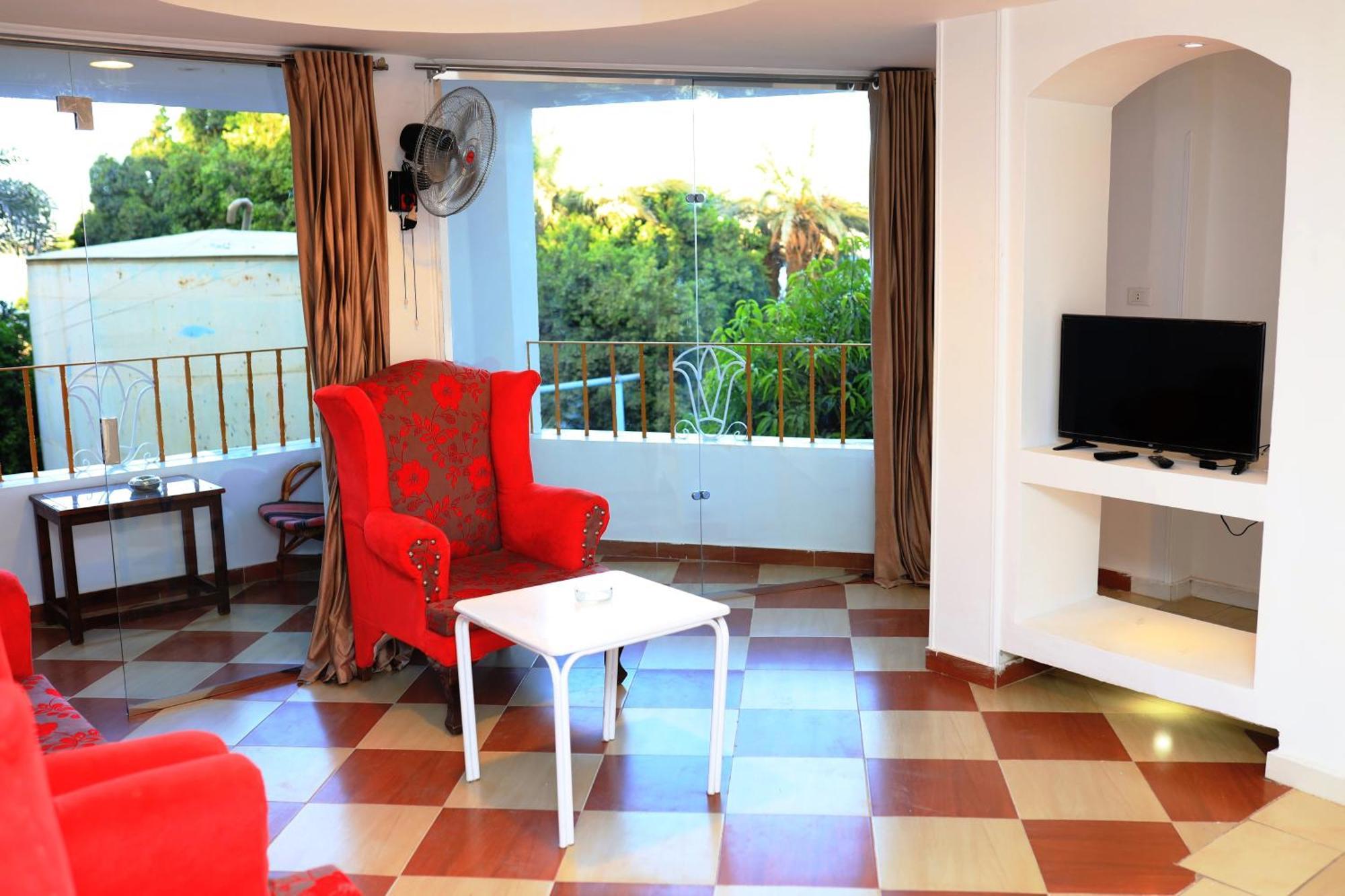 Spring Hotel Luksor Exterior foto