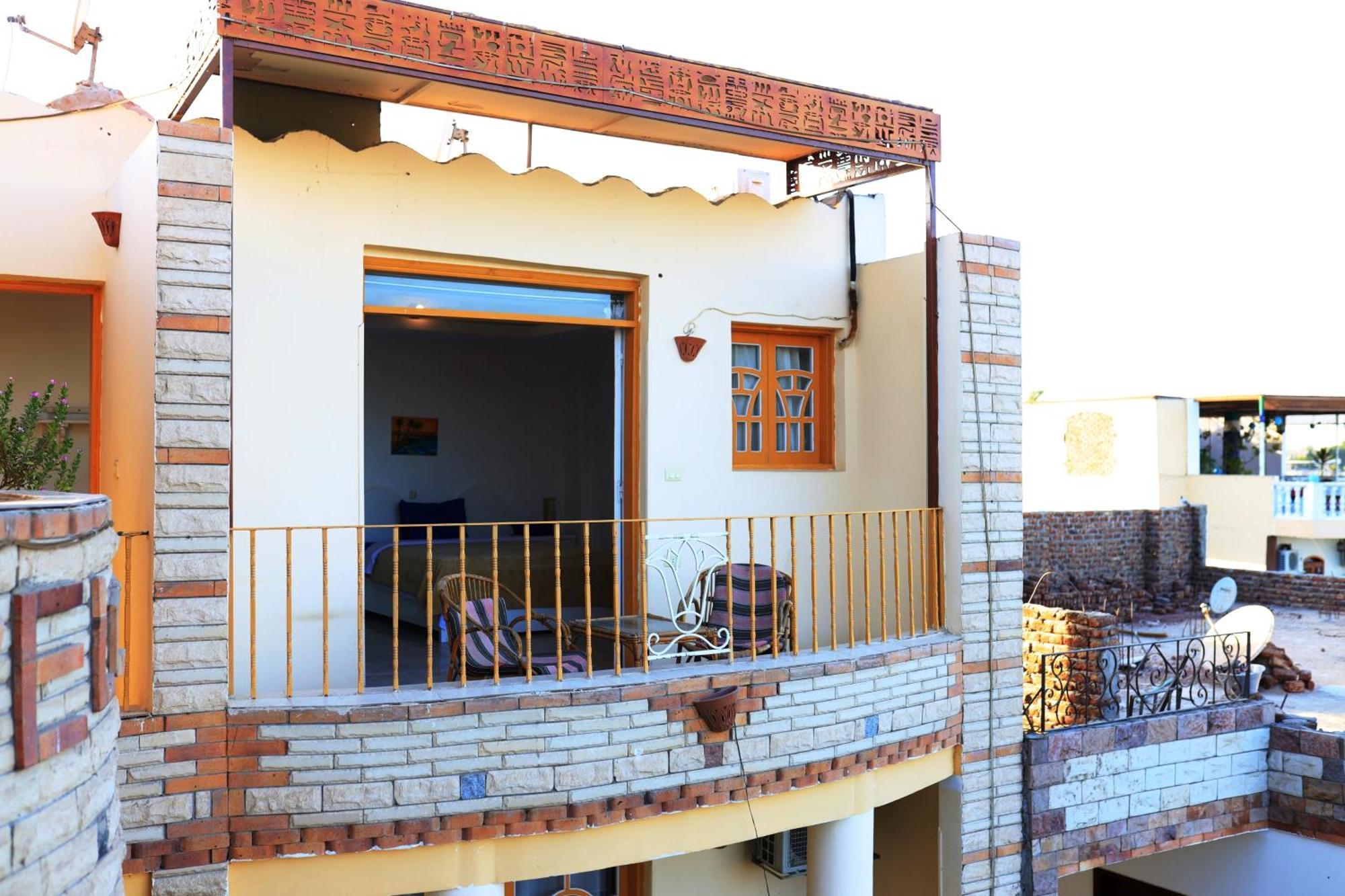 Spring Hotel Luksor Exterior foto