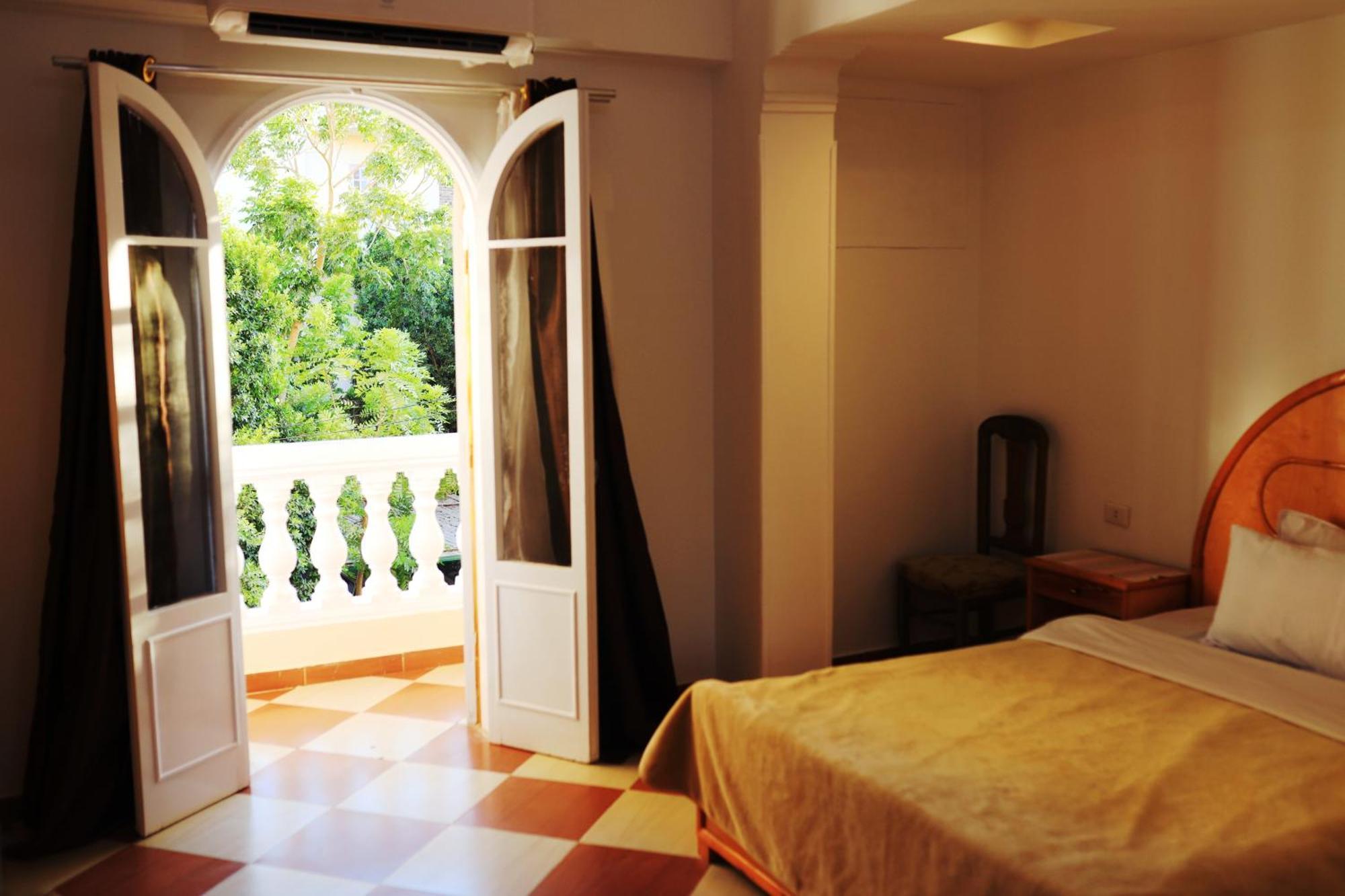 Spring Hotel Luksor Exterior foto
