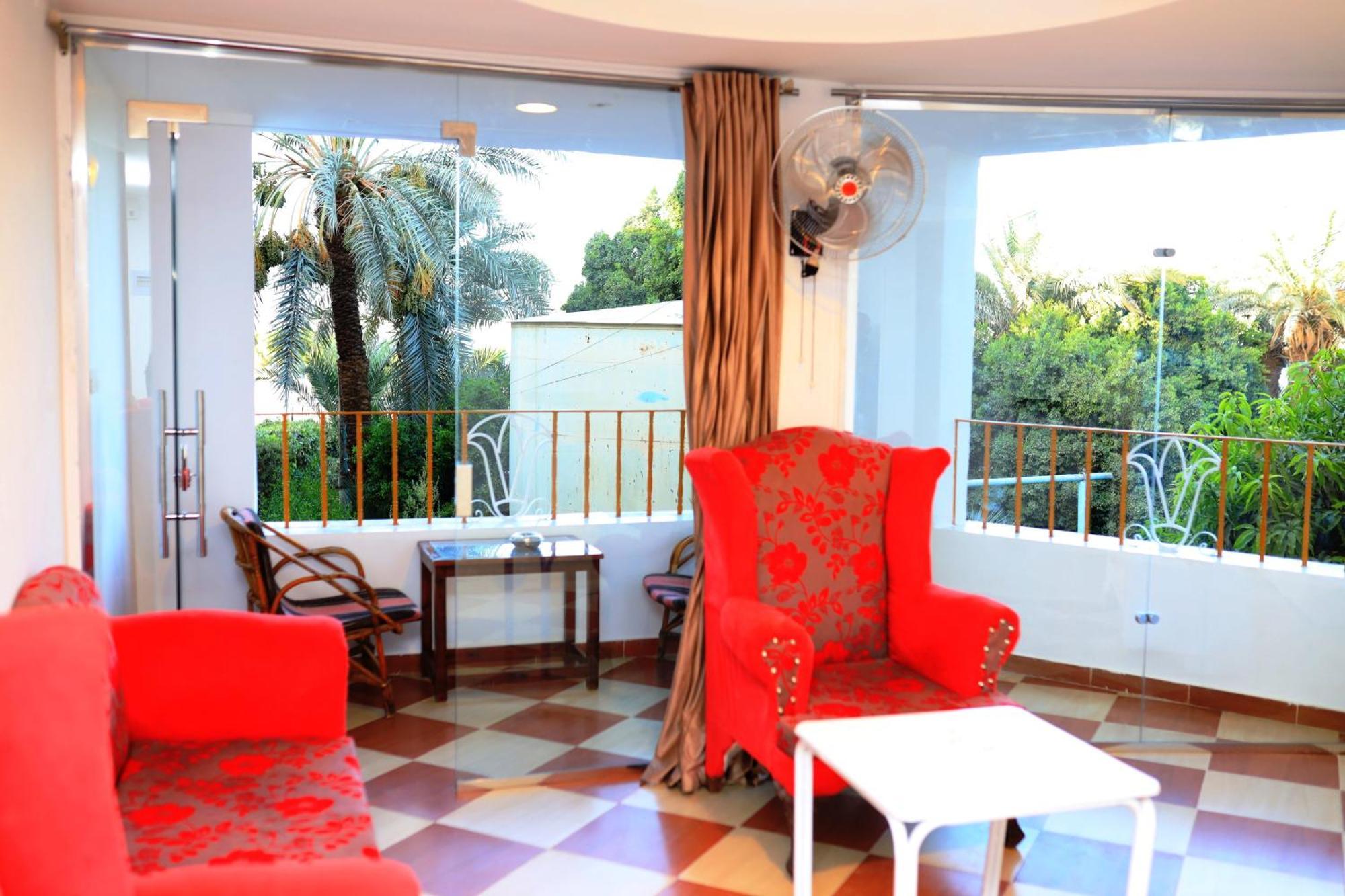 Spring Hotel Luksor Exterior foto