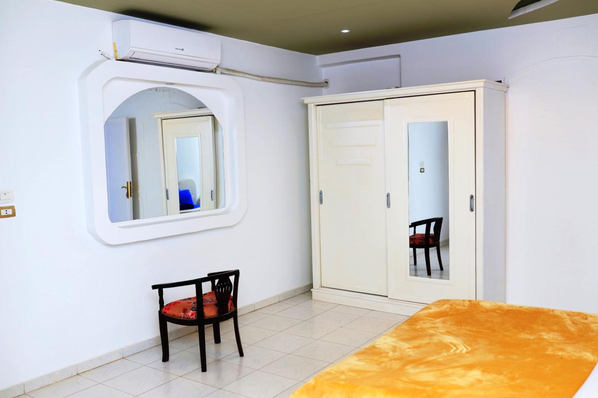 Spring Hotel Luksor Exterior foto
