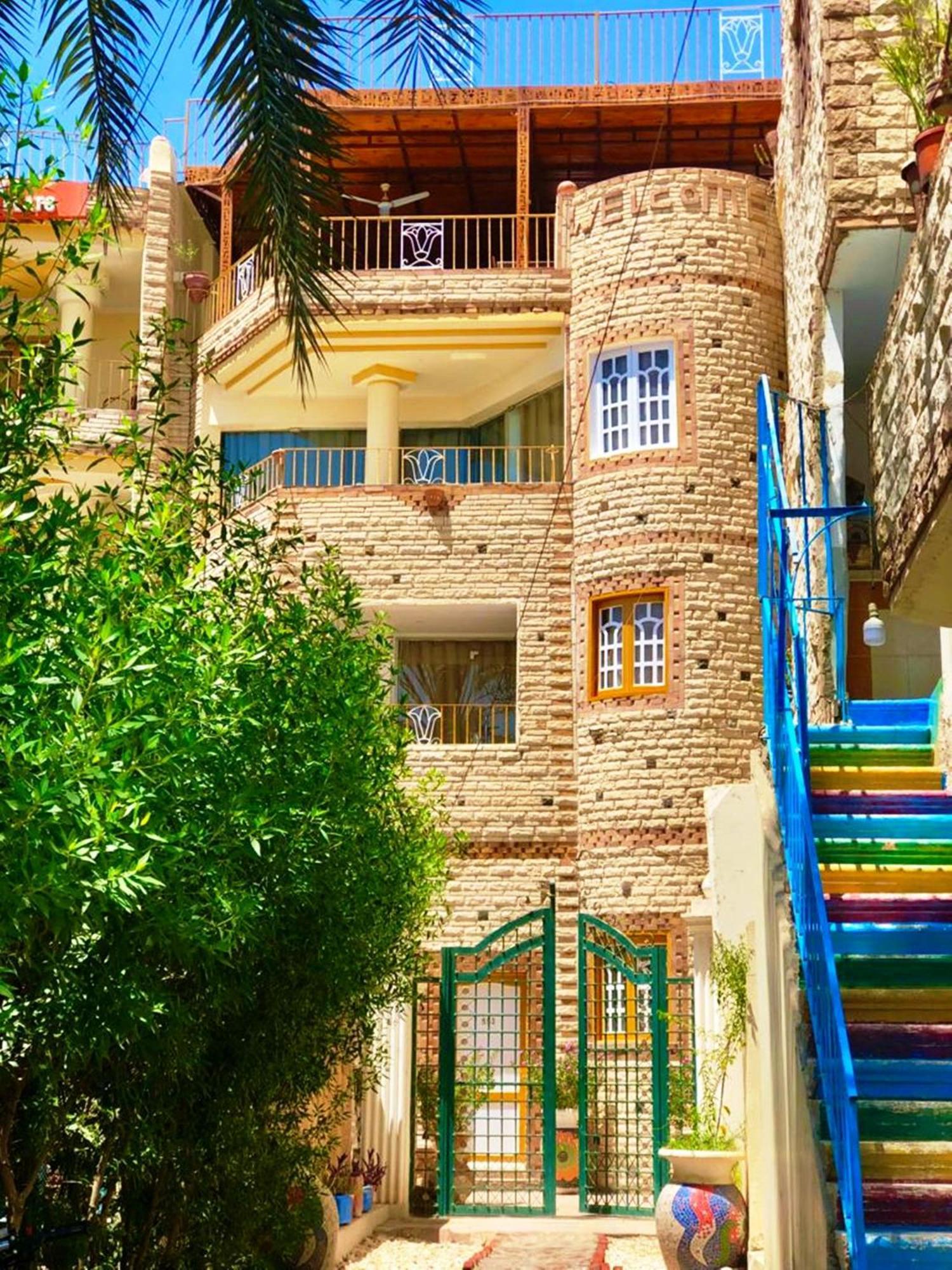 Spring Hotel Luksor Exterior foto