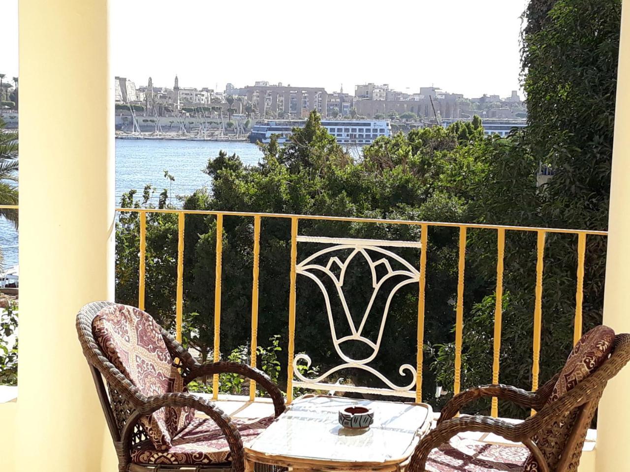 Spring Hotel Luksor Exterior foto