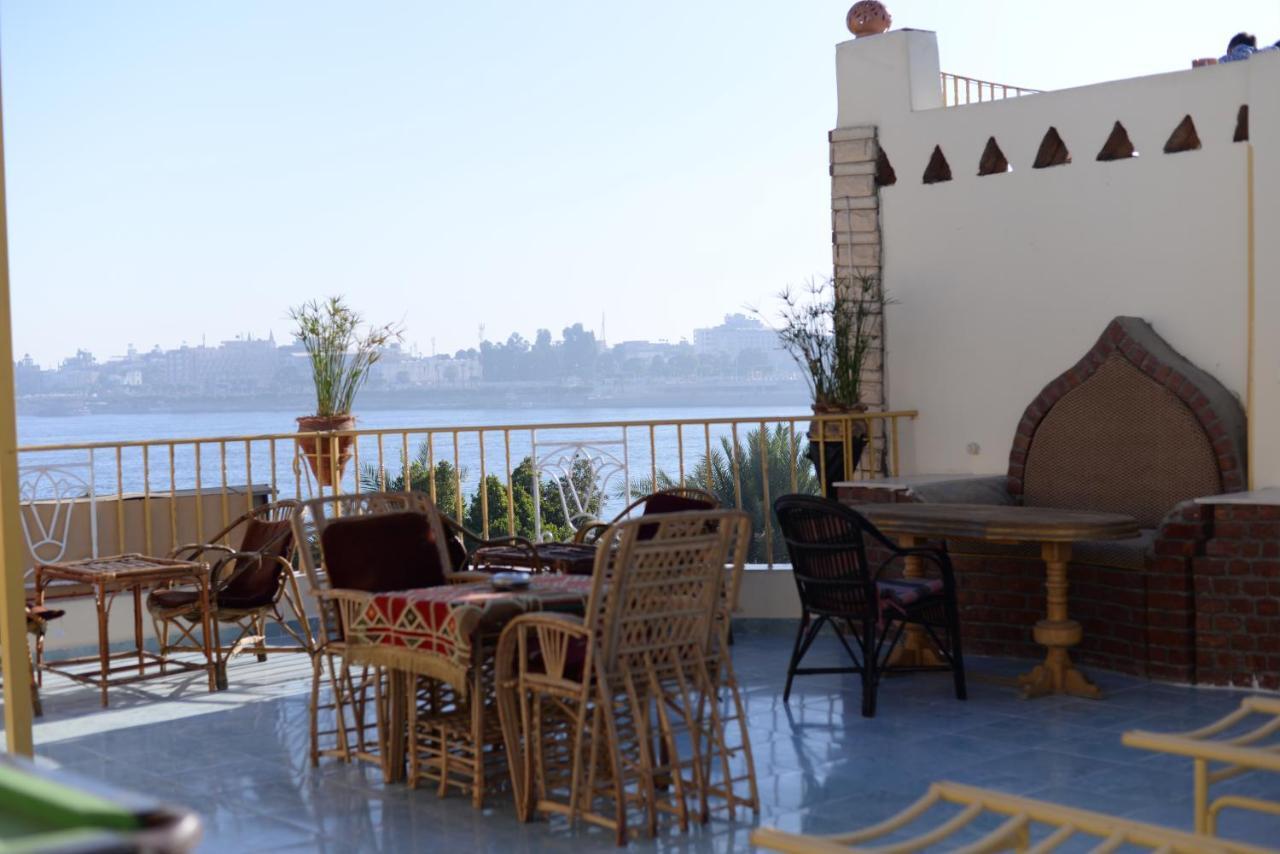 Spring Hotel Luksor Exterior foto