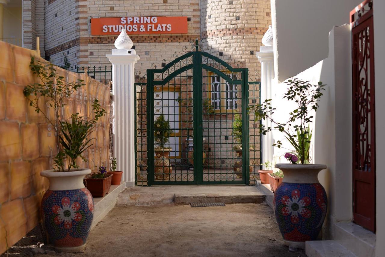 Spring Hotel Luksor Exterior foto