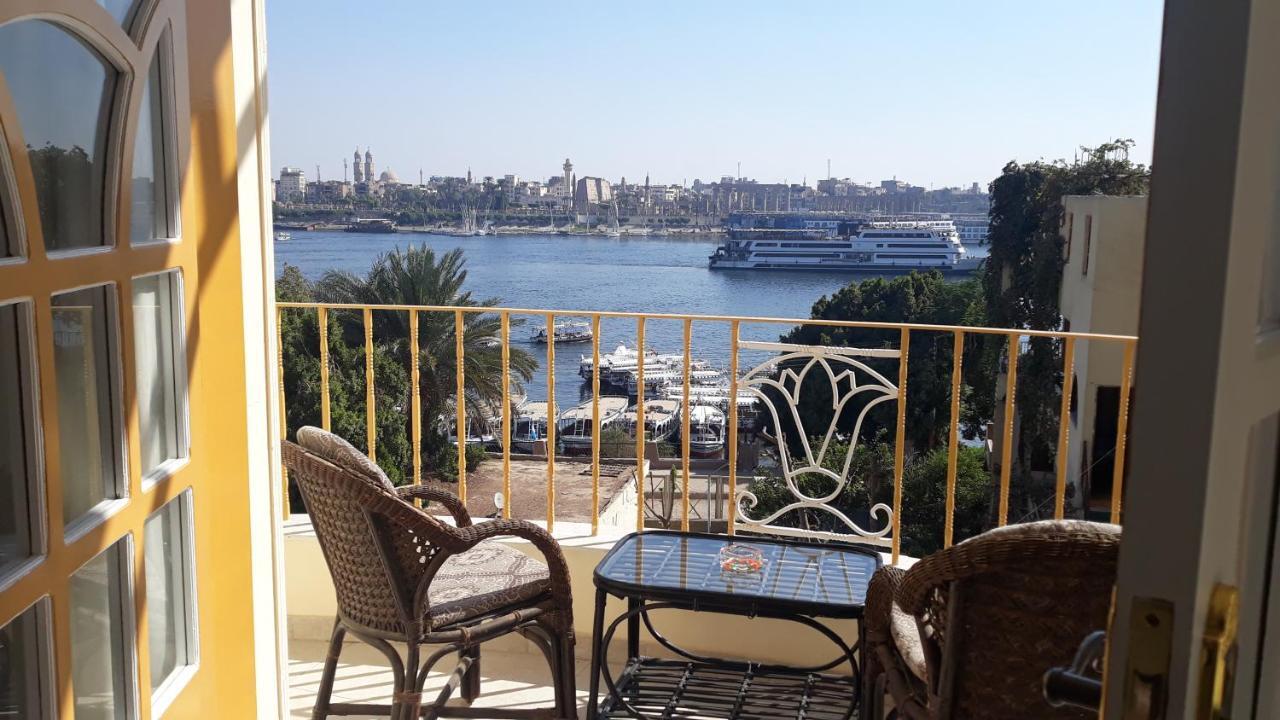 Spring Hotel Luksor Exterior foto